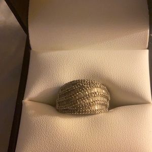 Size 7 women’s ring. 2 ct.tw Sterling Silver